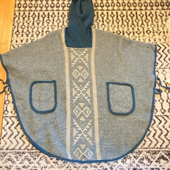 VTG Alafaoss Icewool Icelandic Wool Poncho With Hood OSFM Blue/White Snowflake - Picture 3 of 17